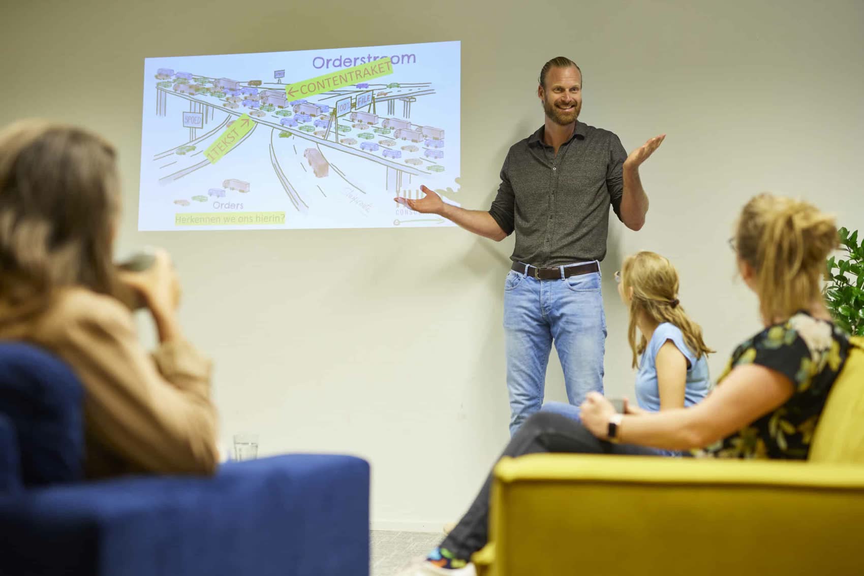 QRM-werksessie op de werkvloer van een maakbedrijf